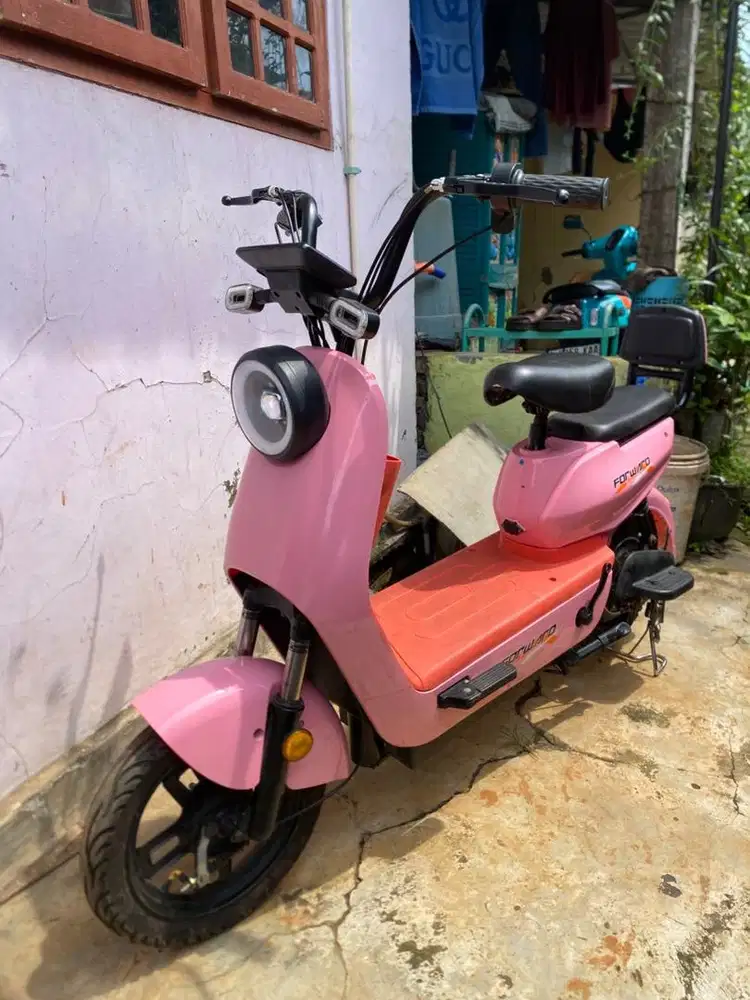 Sepeda listrik forward