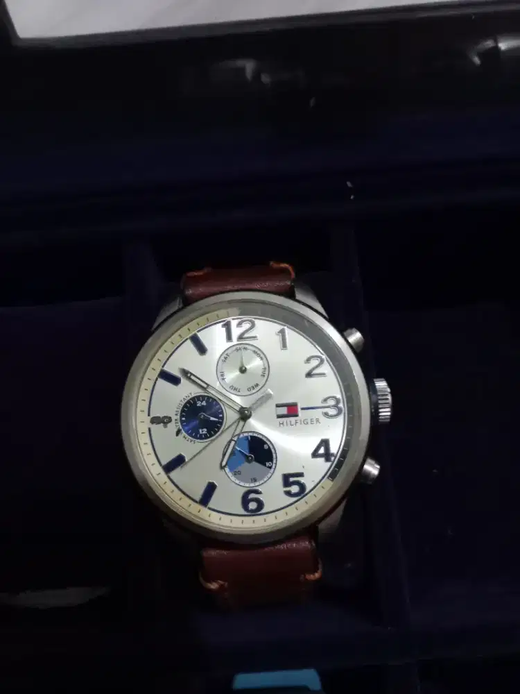 Jam tangan Tommy hilfiger