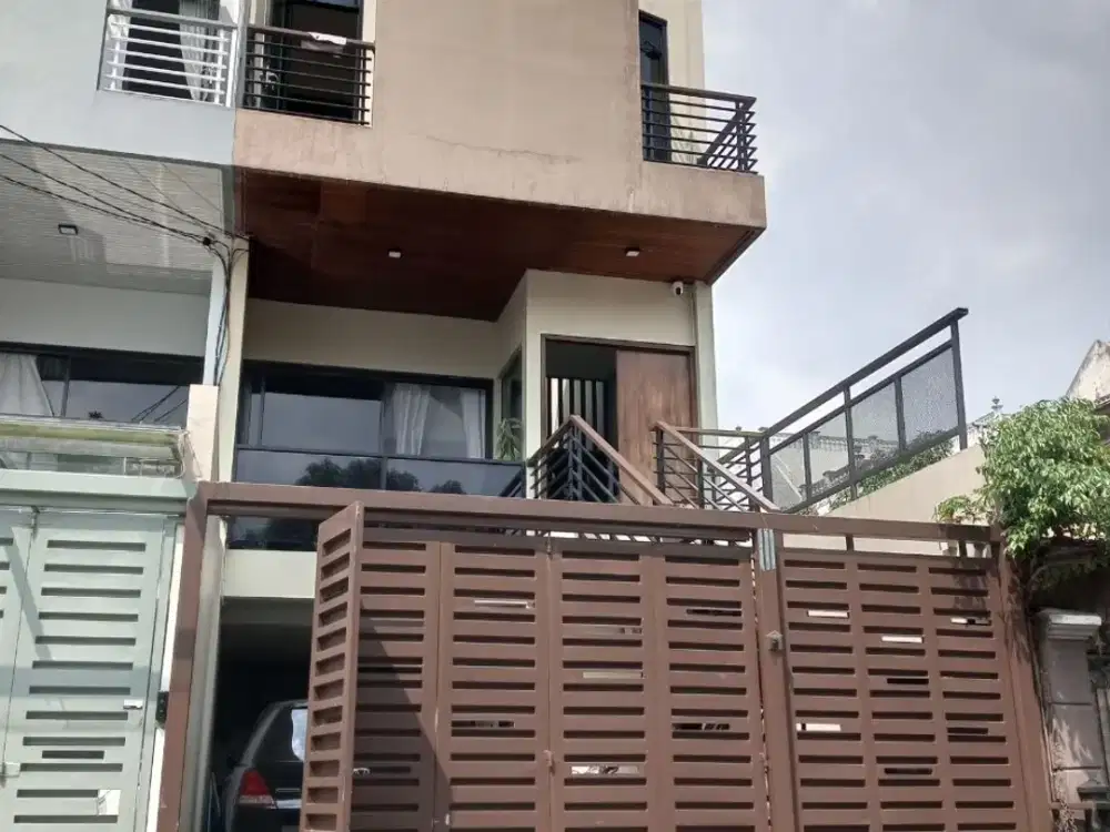 Rumah dijual Murah 3 Lantai, Pondok Bambu, Jakarta Timur dekat  Tol Becakayu