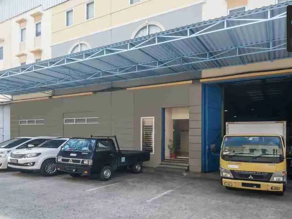 Di sewakan Gudang semi furnise