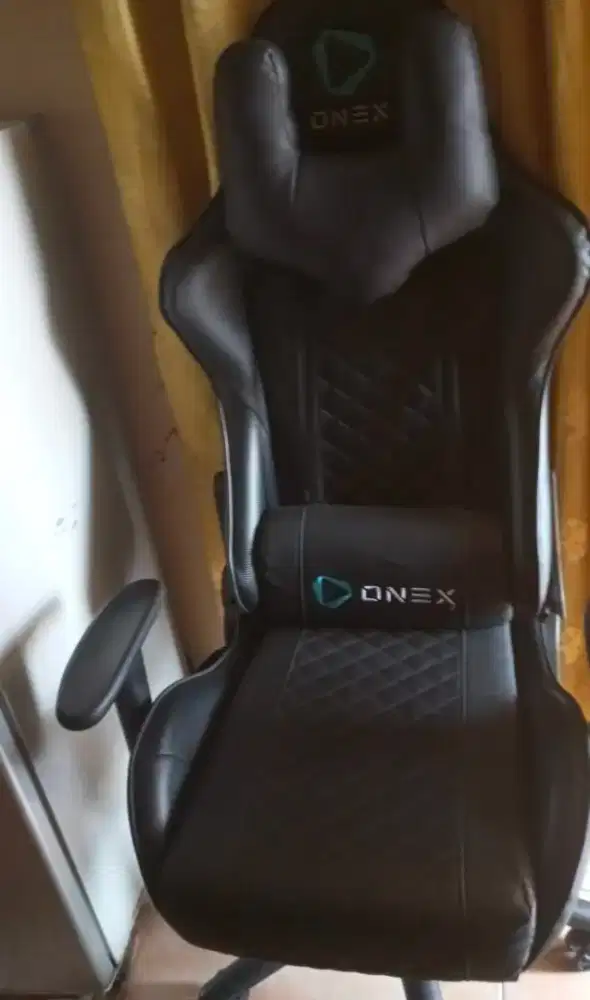 Jual kursi gaming merek onex kondisi masih bagus mulus like new