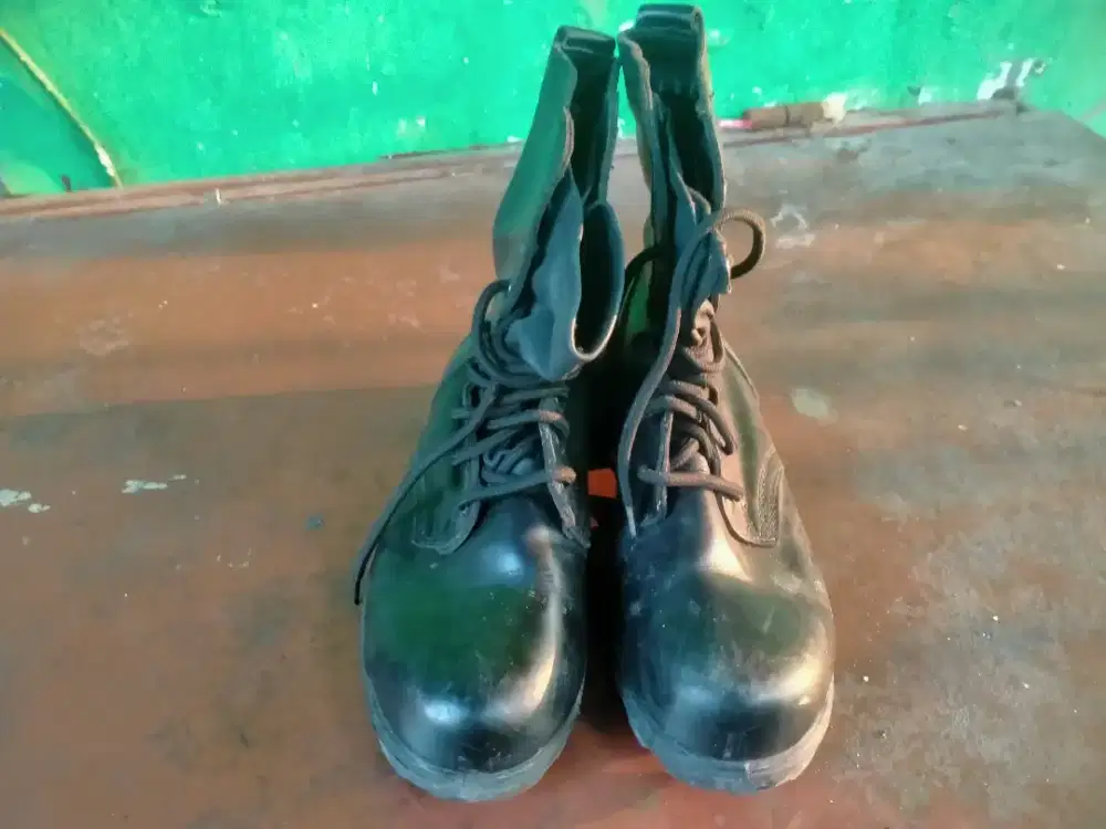 Sepatu security PDL