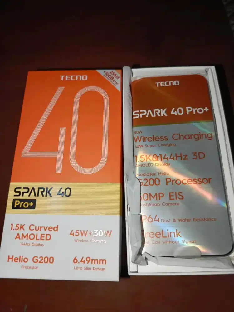 DiJual Tecno spark 40 pro+ 8+8/256 warna khas tundra green Like new