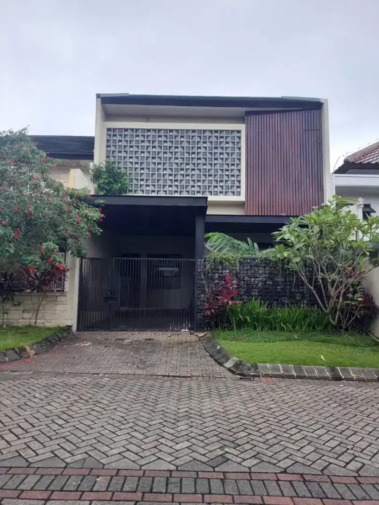 Rumah Modern di Perumahan Istana Dieng Dekat Kampus dan Mall