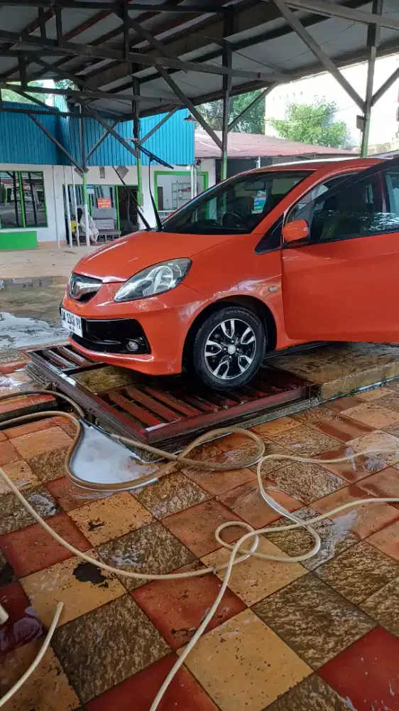 Dijual Brio E Manual Tahun 2015 warna Orange harga Rp.125.000.000
