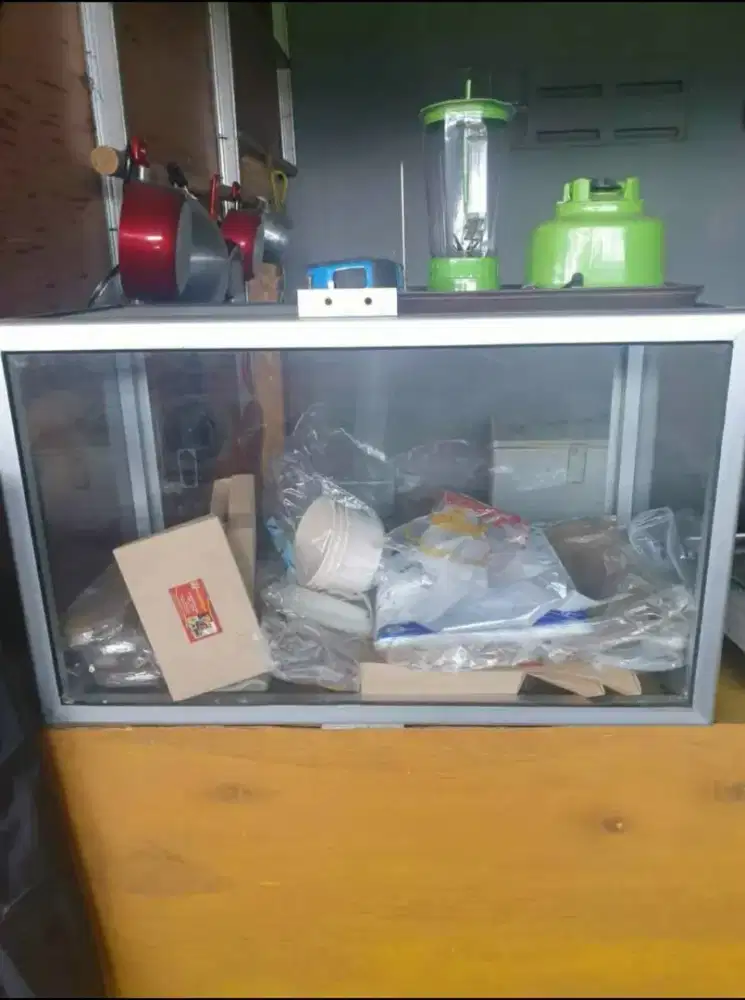 Dijual ETALASE KACA second 80 cm x 46 cm x 40 cm (Ambil di Bogor Barat