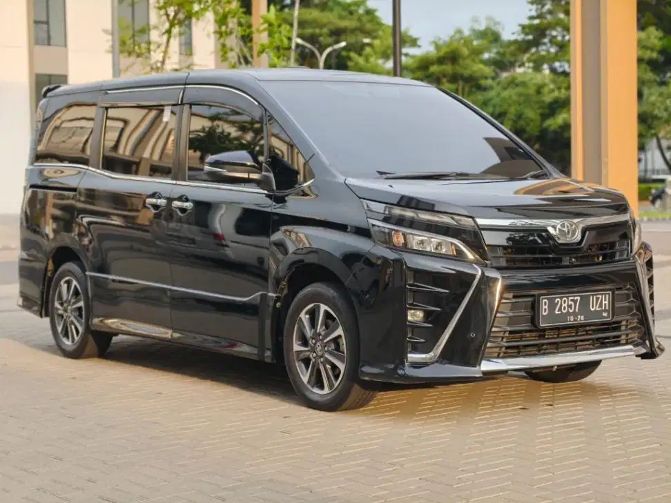 Toyota Voxy AT 2021 Hitam