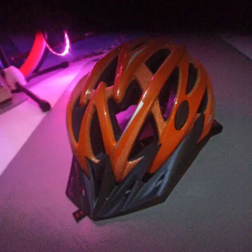 Helm Sepeda Sport