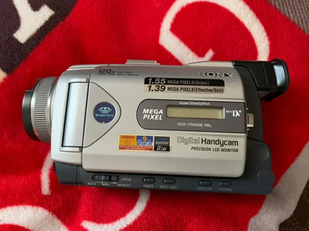 Handycam Sony tipe TRV 40 E PAL