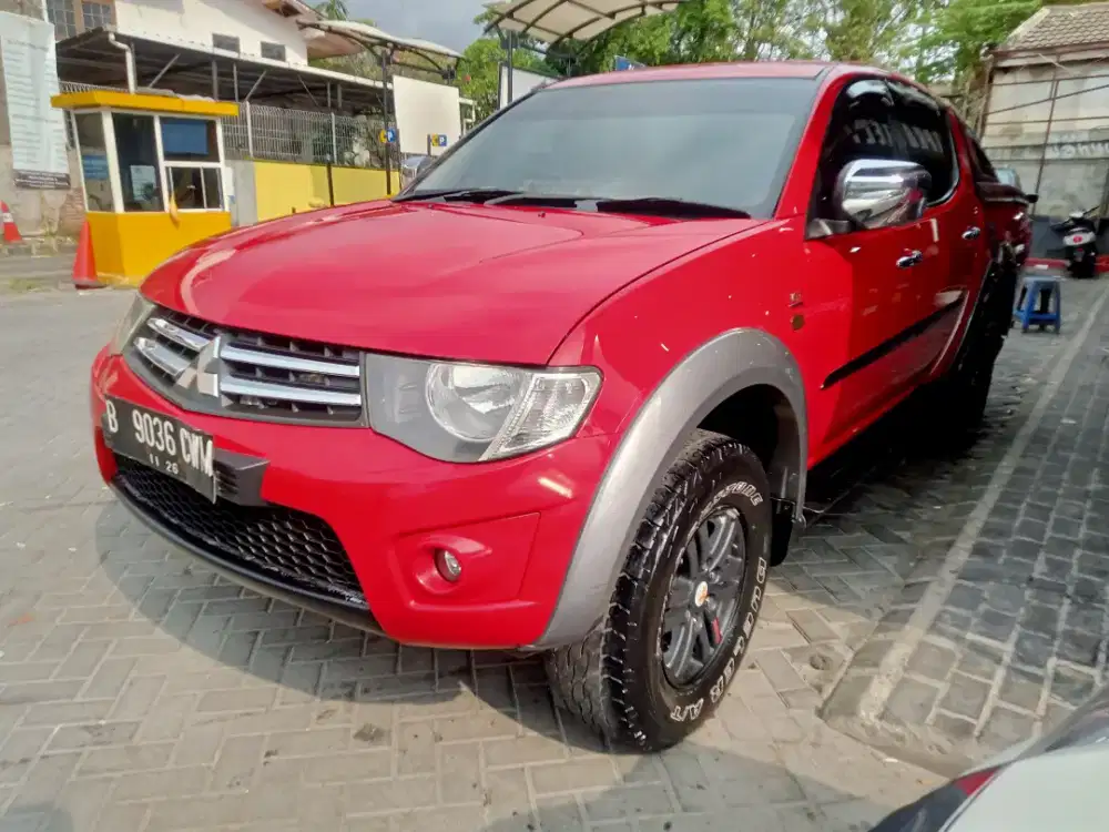 Mitsubishi Strada Triton dobel cabin 4X4 manual tipe exceed limited