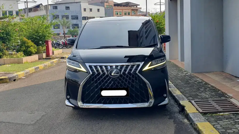 Km 34 rb lexus lm350 7 seater 2022 hitam