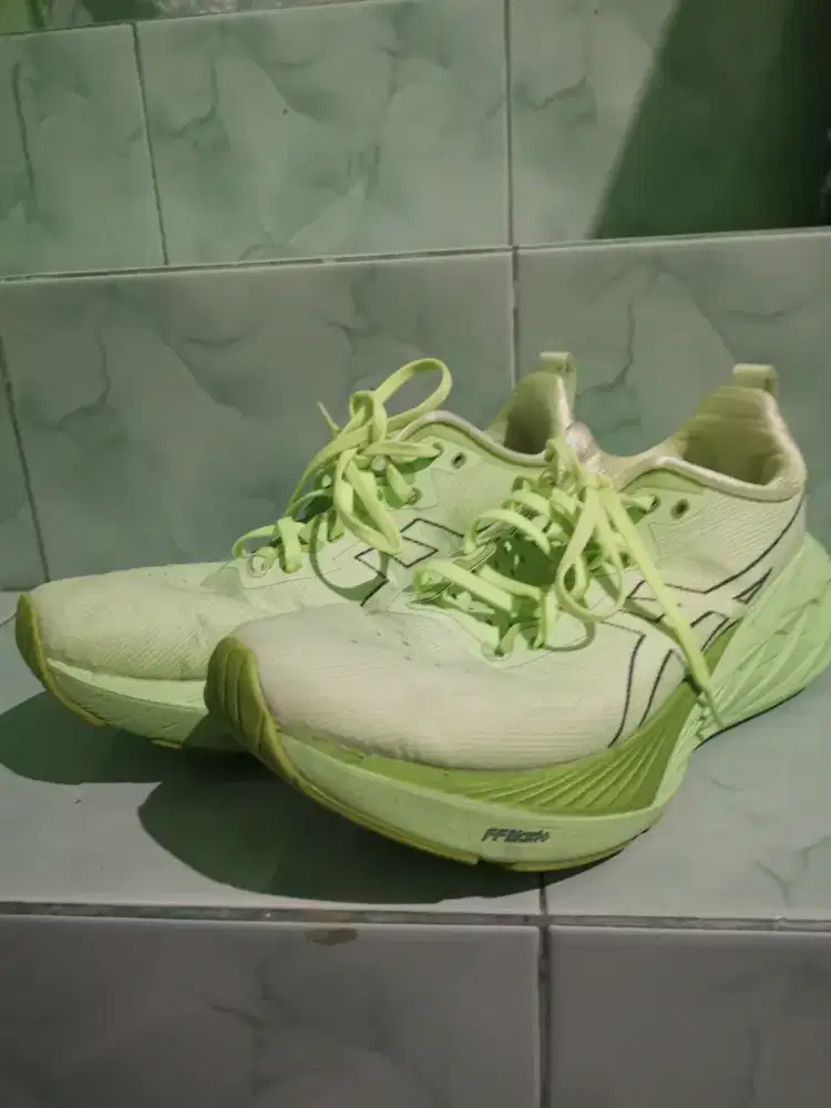 SEPATU ASICS NOVABLAST 4
