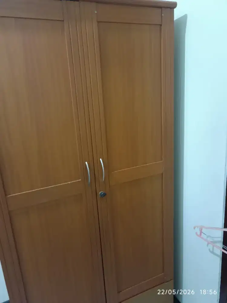 Lemari pakaian 2 pintu