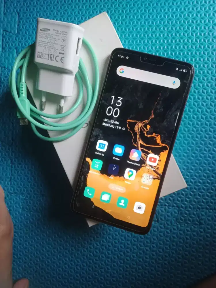 Opo f7 ram 4/64 normal orian hp dus casan, kabel aja biasa .