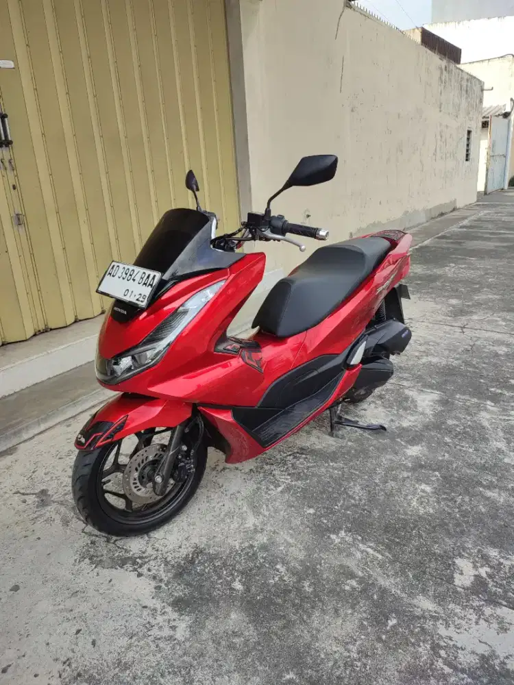Honda PCX 2024.
