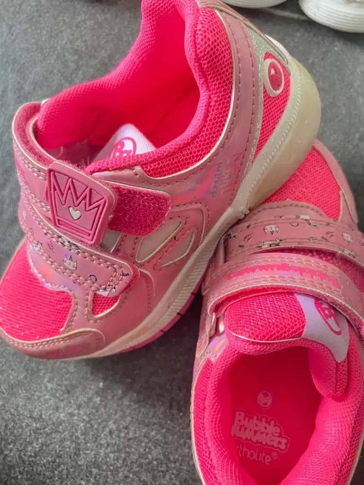 Sepatu anak lampu nyala