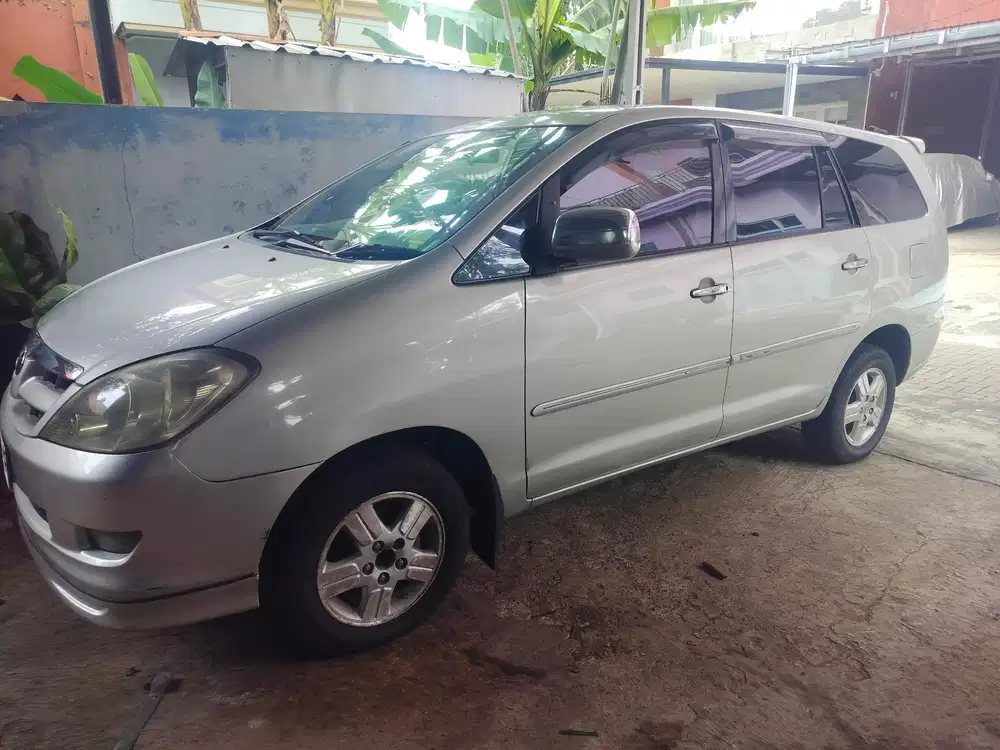 Toyota Kijang Innova 2004 Bensin