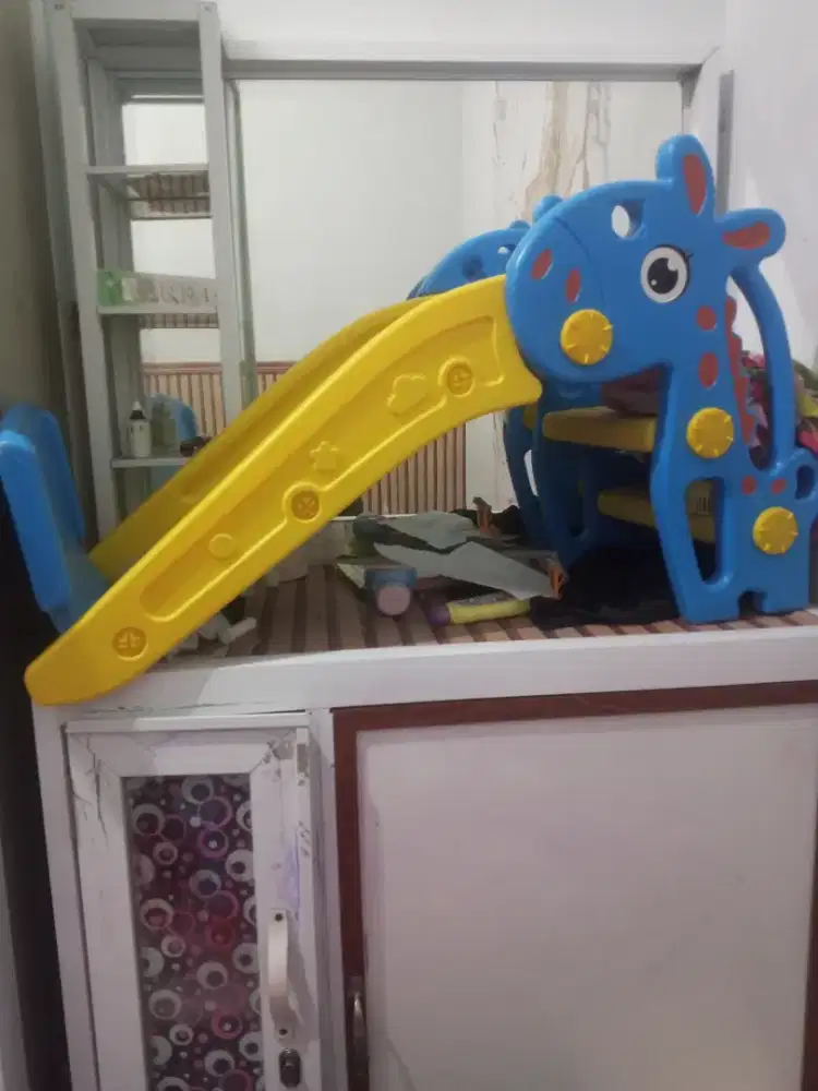 Mainan perosotan anak
