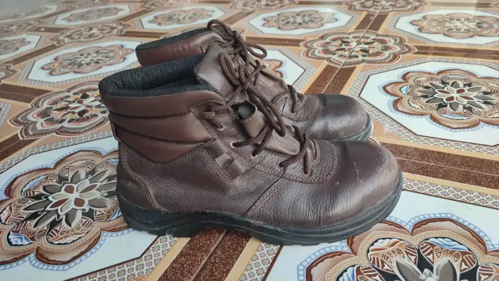 Sepatu sefty second 40