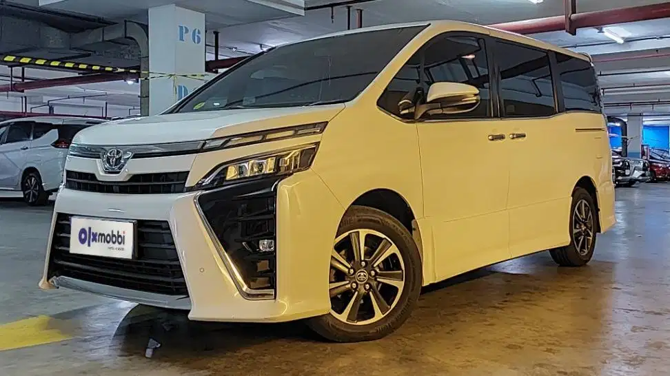 CASH TEMPO!* 0% Bunga Toyota Voxy 2.0 Bensin-AT Putih 2018