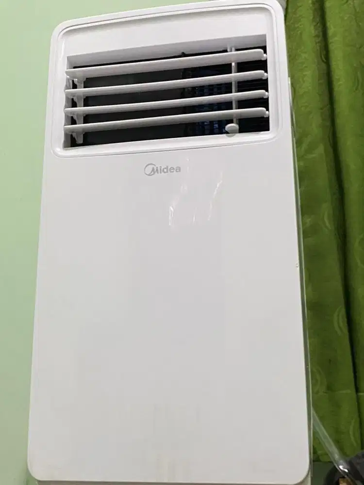 AC Portable Midea 1/2 PK Like New
