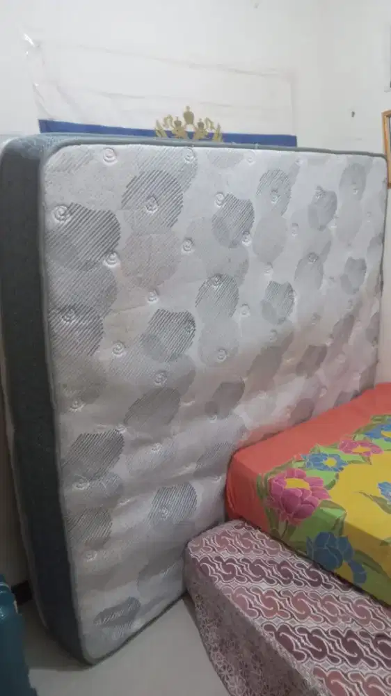 Kasur Springbed 200x200 merek In The Box Pocket Spring