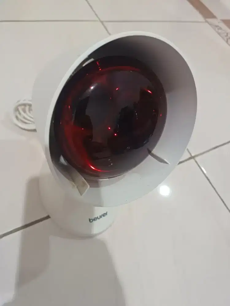 Lampu infra red merk beuer