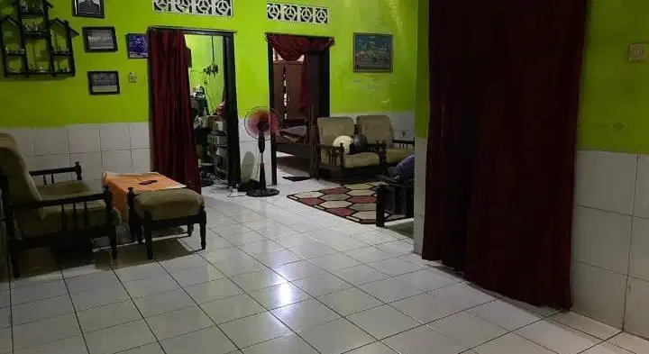 DIJUAL RUMAH 1,5 LANTAI COCOK UNTUK KOSTAN, MATRAMAN, JAKARTA TIMUR