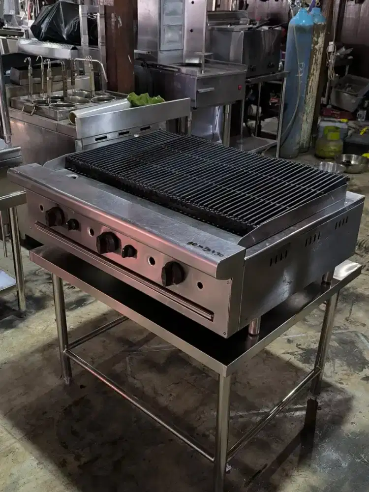 Grill batu lava include meja 
Uk 90×75×85 

Harga 5,8jt