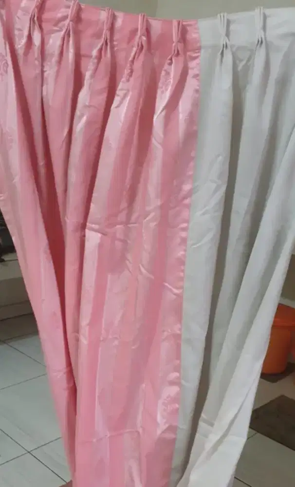 Korden pink dan putih