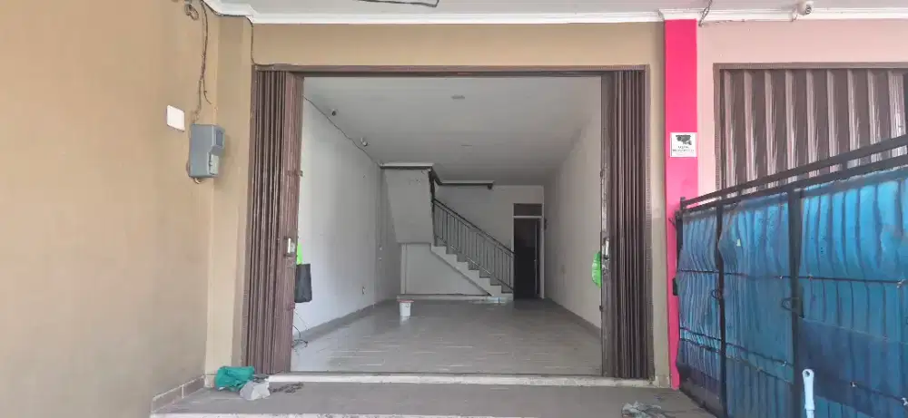 Disewakan Ruko Rumah 2 lantai Akses jalan raya d Kreo