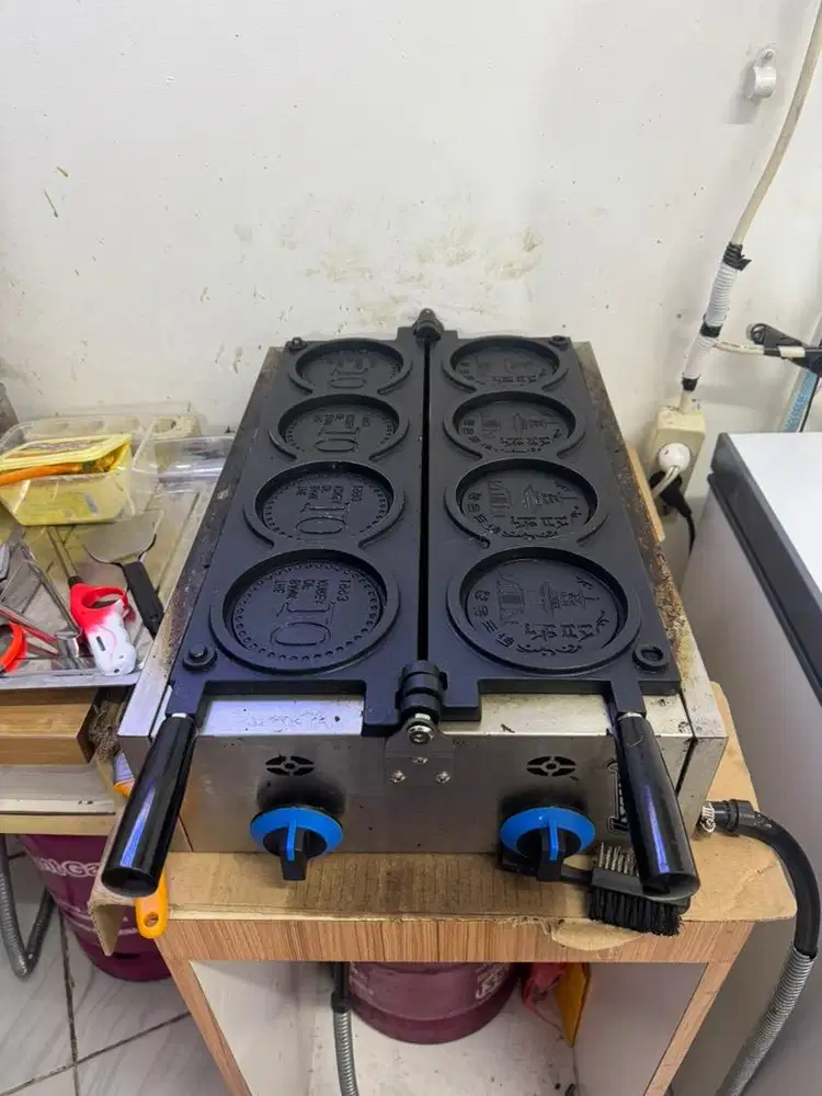 Gas coin waffle baker machine
