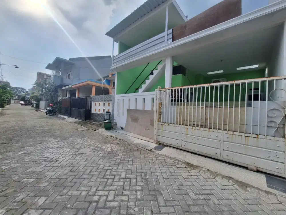 Rumah Modern di Perumahan Sudimoro Utara Patung Pesawat