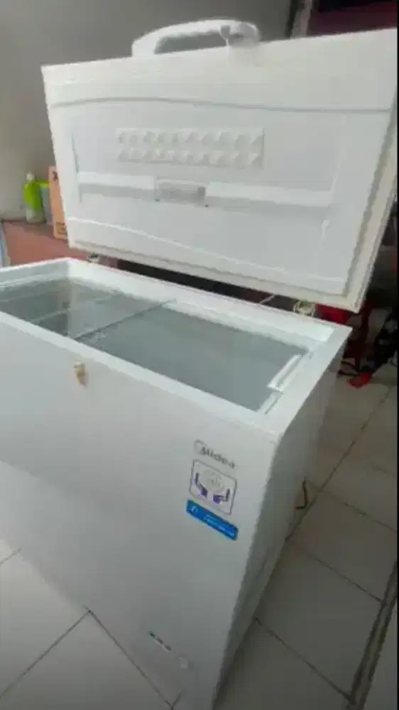 Midea
LEMARI PEMBEKU
MODEL: HS-252CK