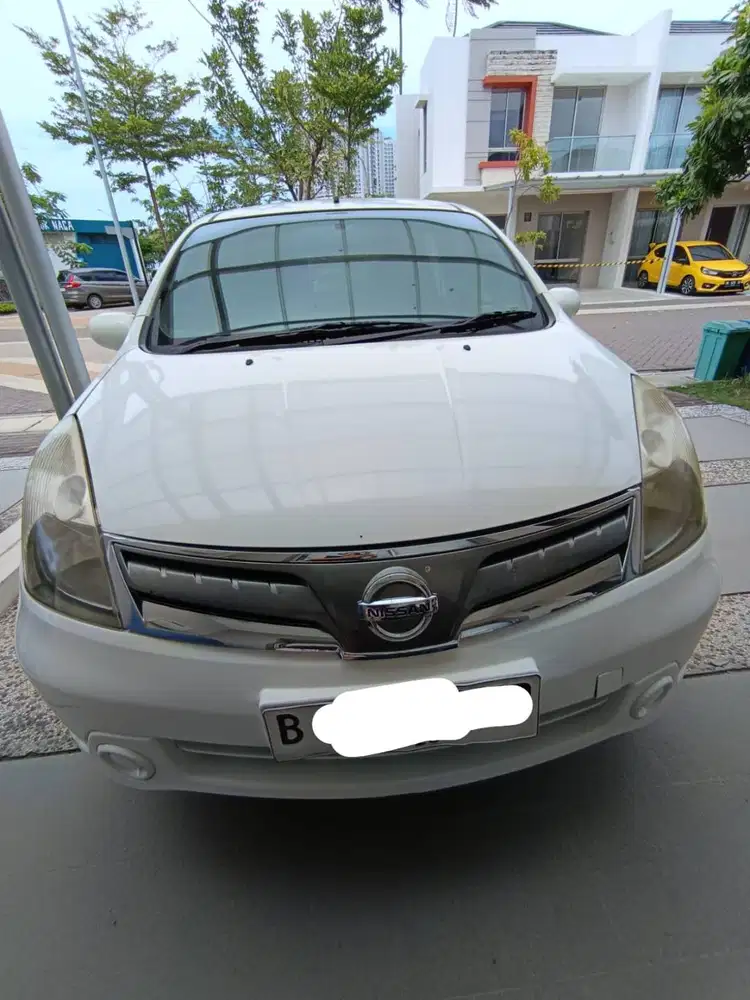 Di jual nissan livina tahun 2013, masih bagus , jarang di pake