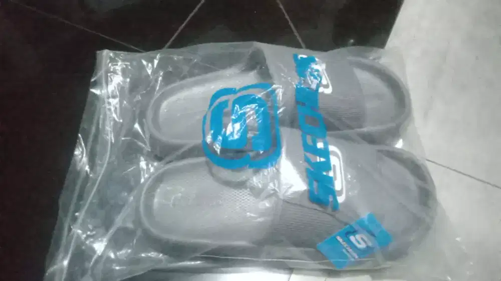 Sepatu pria Skechers