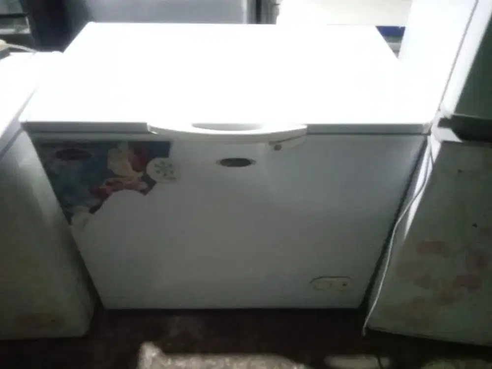 Freezer box 220ltr merek frigigate