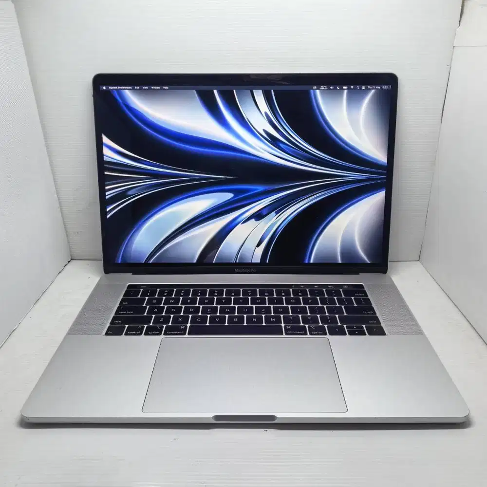 APPLE MACBOOK PRO TOUCHBAR 15 INCH 2018 i7 16/256 DUAL VGA RADEON 555X