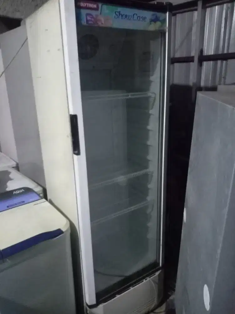 Showcase jumbo merek polytron