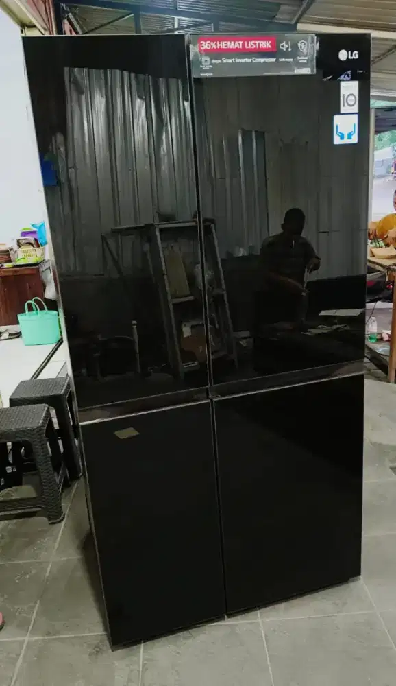 Kulkas side by side LG pemakaian masih sbntr kapasitas 700liter ,