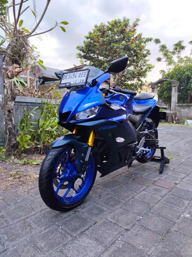 YAMAHA R25 2023