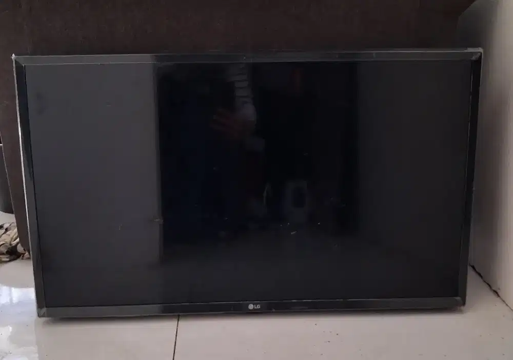 TV LG 32LM570BPTC.ATIELJO Smart TV LED 32 Inci