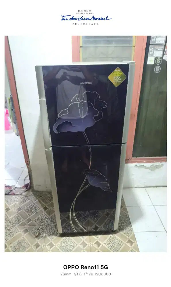 Di jual kulkas 2 pintu merek polytron