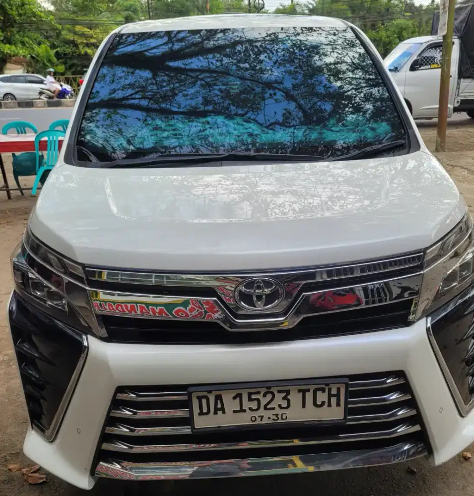 Toyota Voxy 2019 NIK 2018