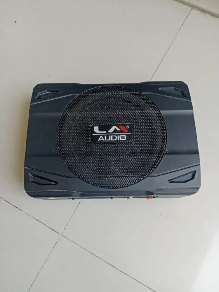 Speaker Kolong Mobil