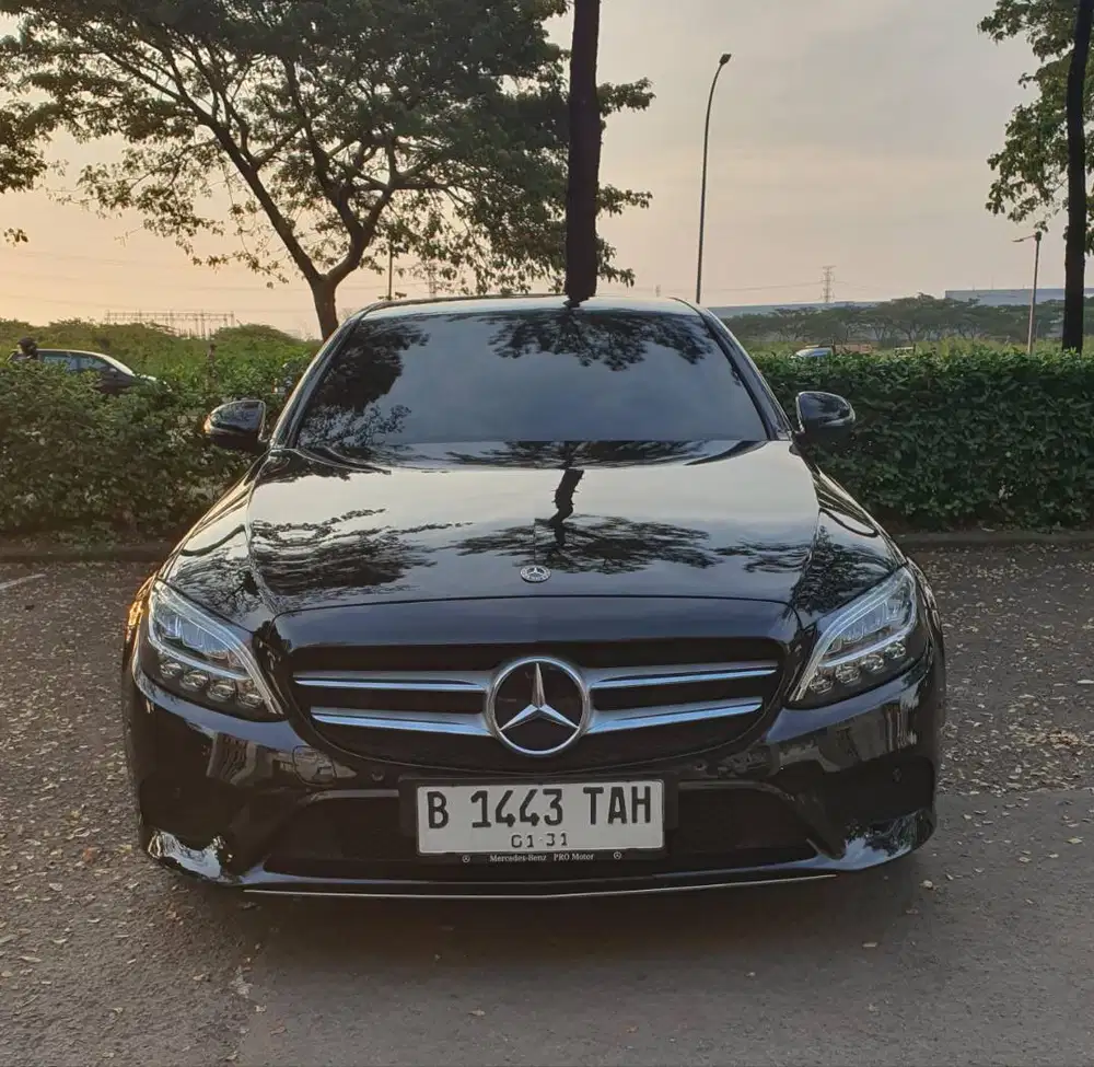 Mercedez Benz C200 (W205) bekas rasa baru