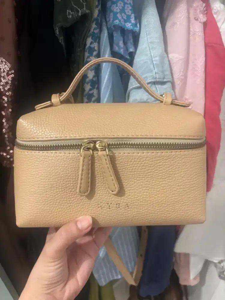 Tas kulit asli brand KYRA jarang pakai