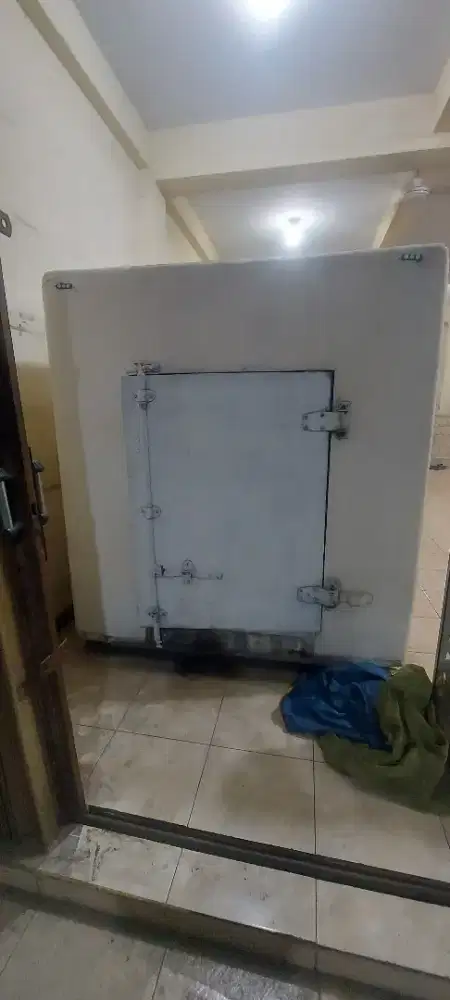 Ruang pendingin ,coldroum ,bok es besar .