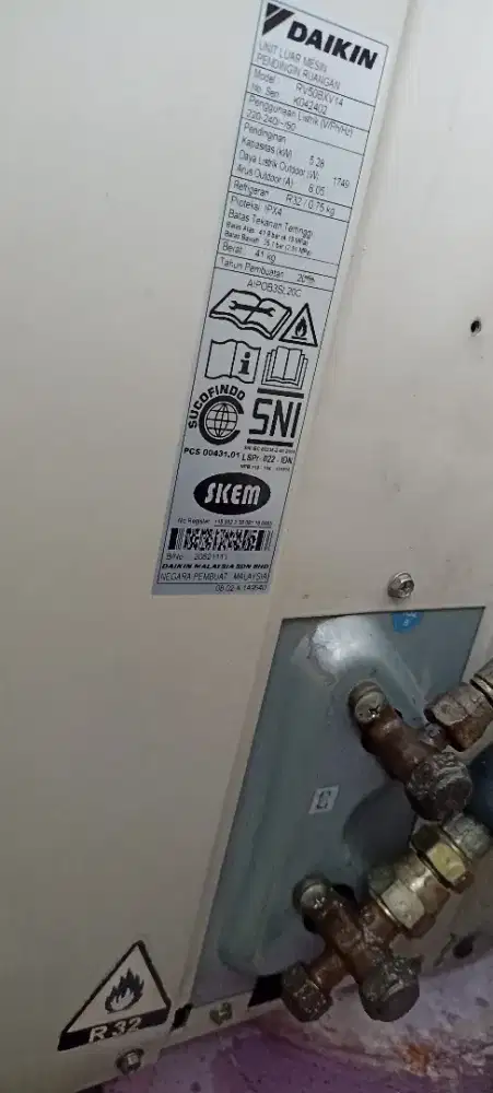 Daikin 2 pk /set AC Masih terpasang dingin