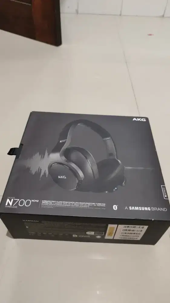 Headphone AKG N700